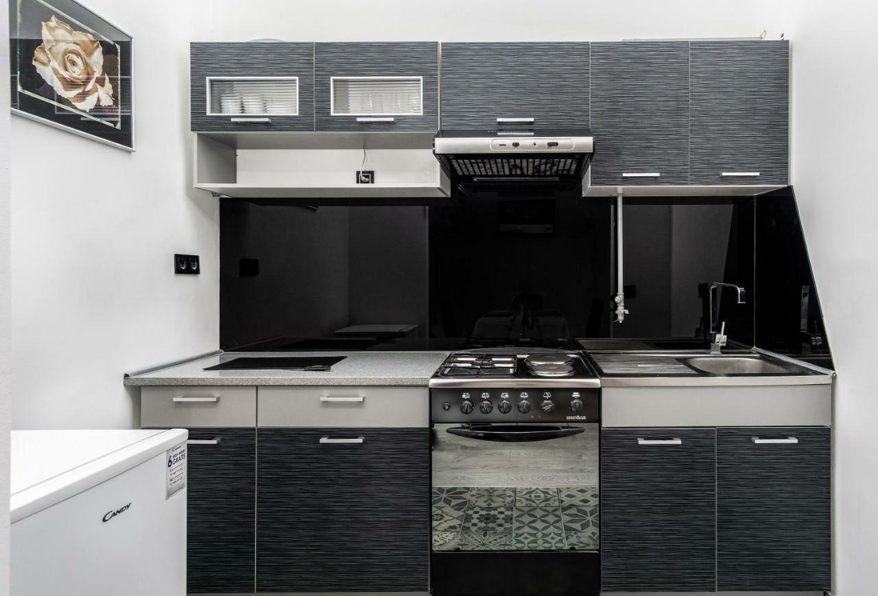 Apartman Ambasador Zagreb Buitenkant foto